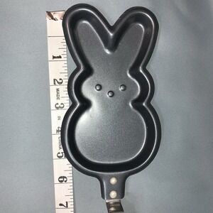 Rare PEEPS COOKING PAN Easter Bunny Rabbit Head Face Non Stick
